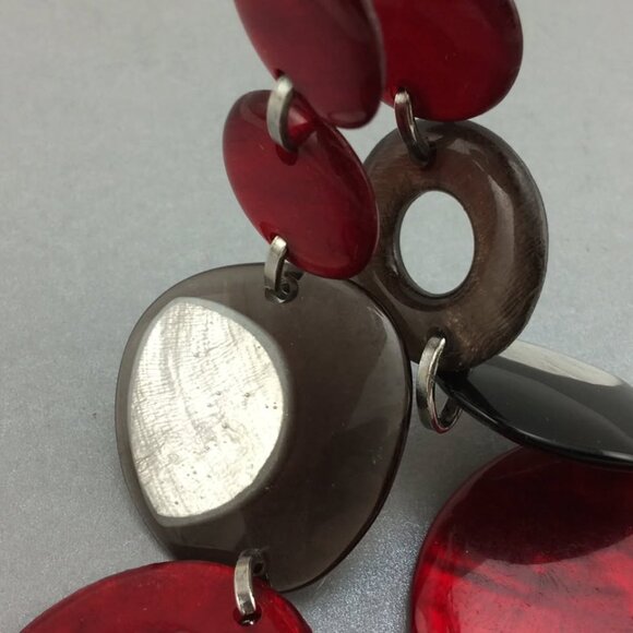 Caracol Lightweight Red Black Silver Plastic Rounds Circles Geometric Necklace - Picture 7 of 7